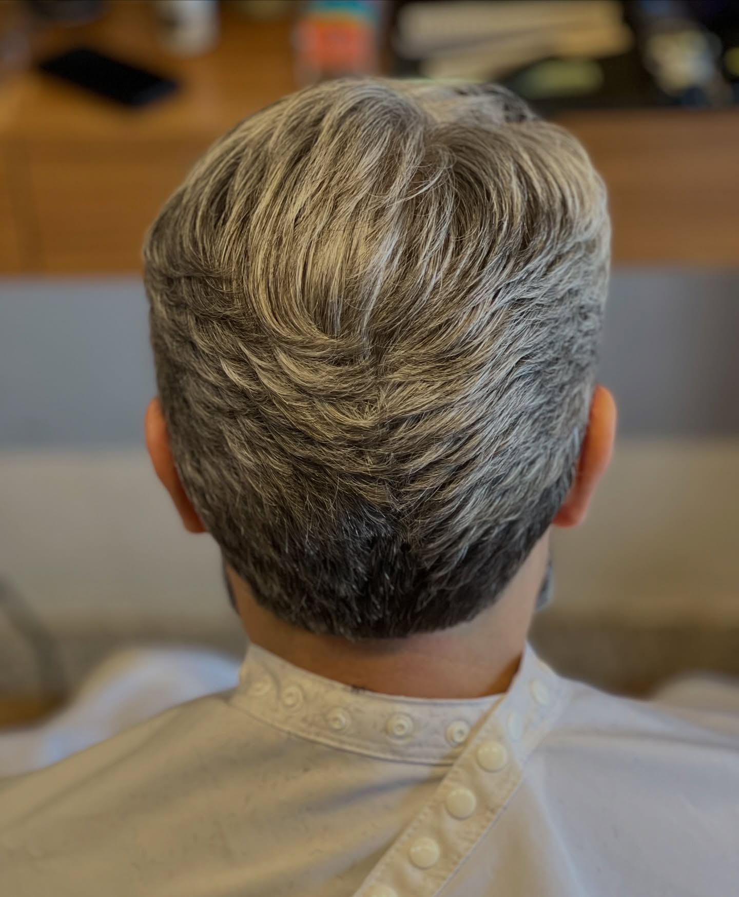Corte masculino em camadas feito na Barbearia George Fiuza
